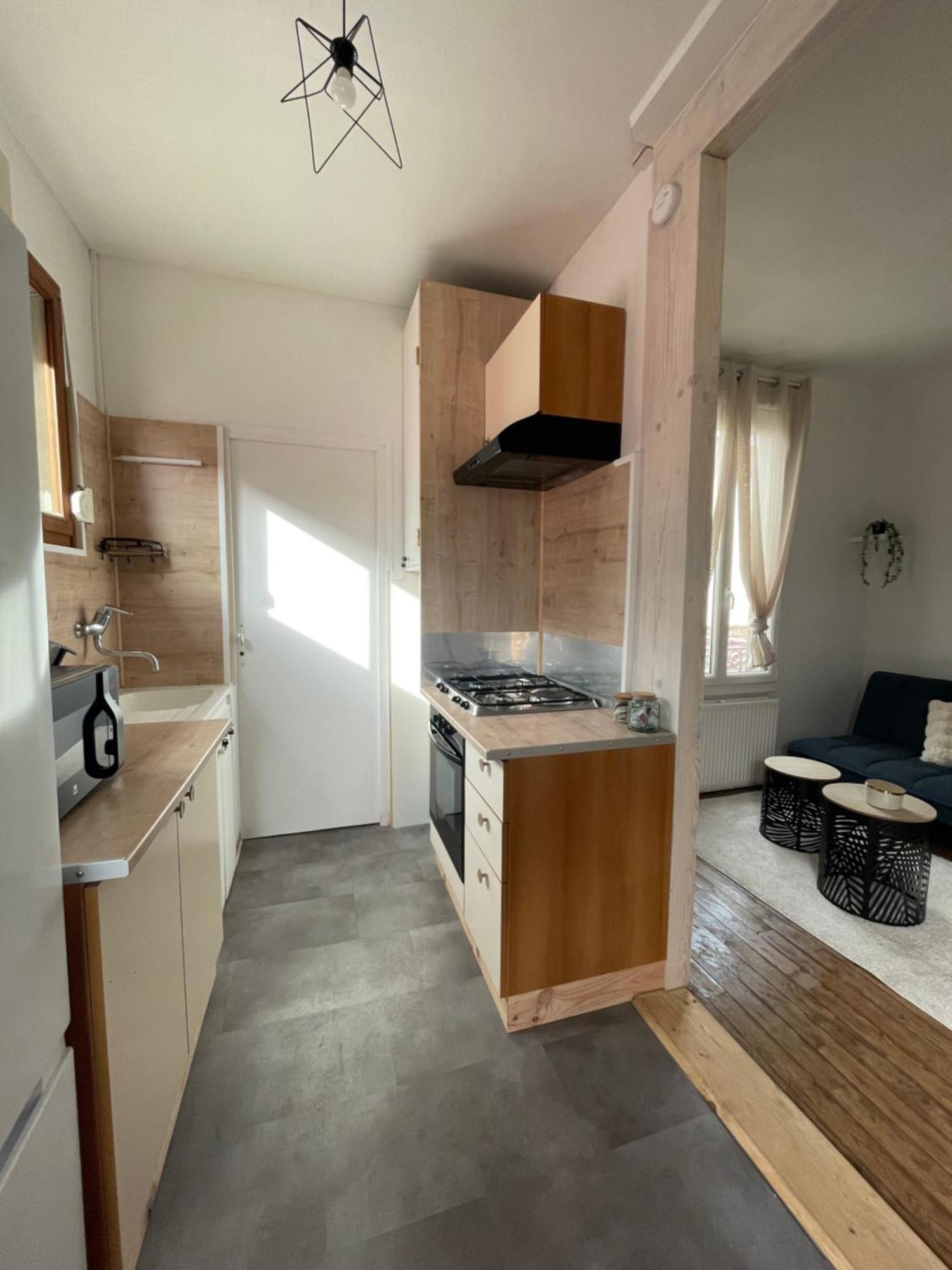 Chaleureuse Vila Saint-Julien-les-Villas Exterior foto