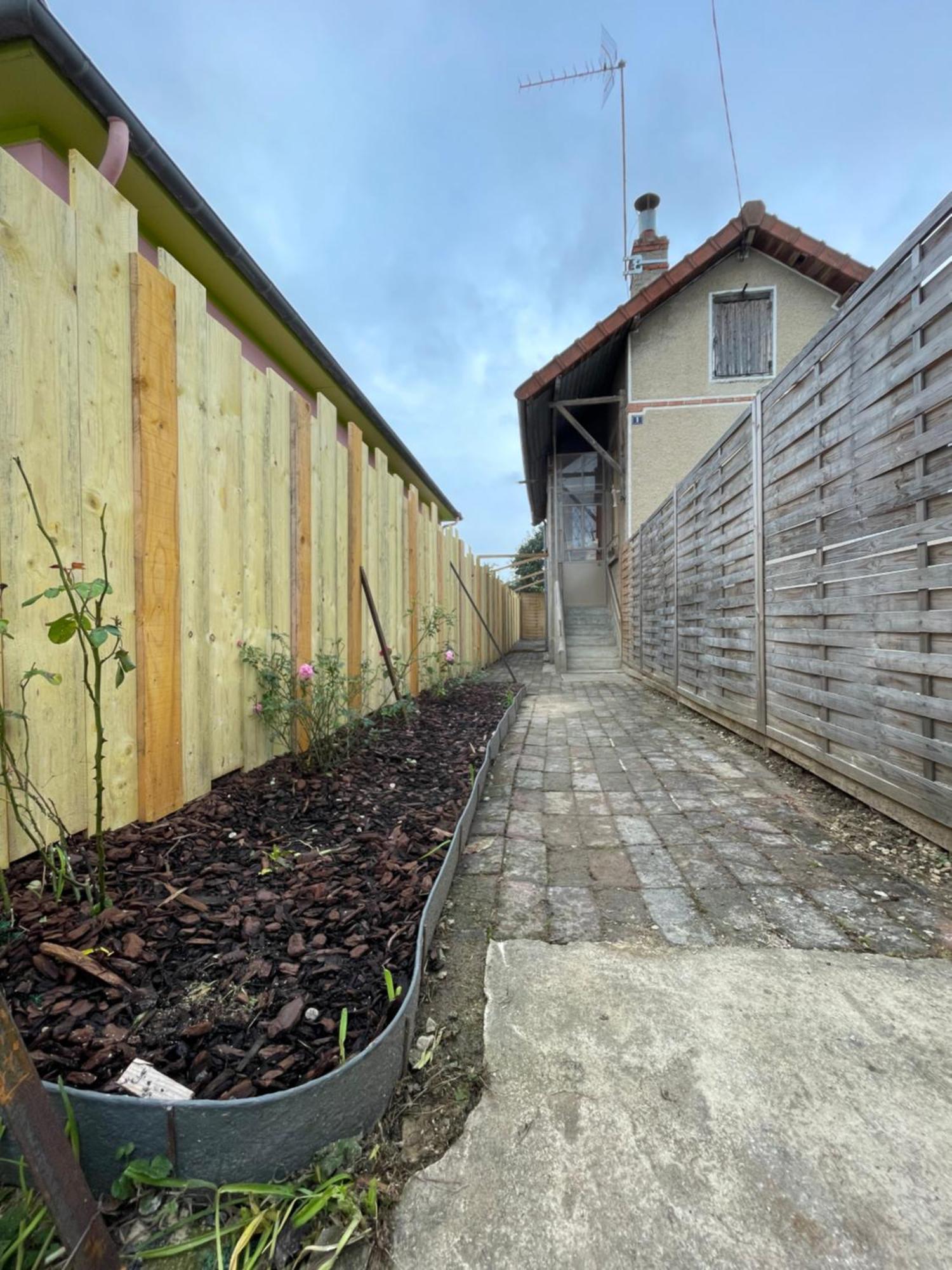 Chaleureuse Vila Saint-Julien-les-Villas Exterior foto